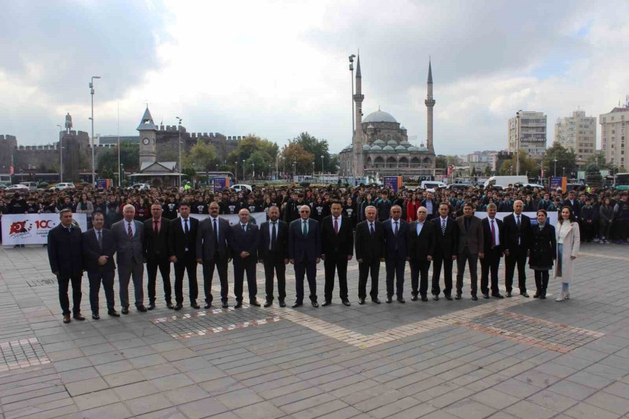 Bin 200 Öğrenciden ‘istiklal Marşı’ Şöleni