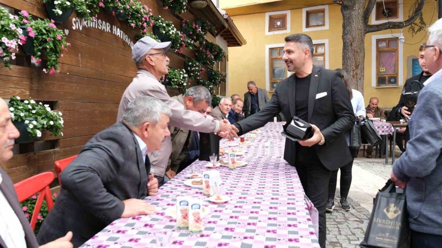 Başkan Yüzügüllü, Muhtarları Unutmadı