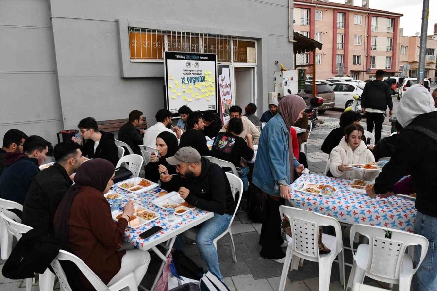 Öğrencilere Yemek Desteği Devam Ediyor