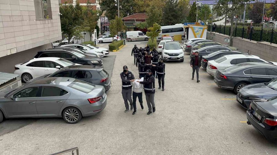 Eskişehir’de ‘tefecilik’ Yaptığı Tespit Edilen 5 Şüpheli Yakalandı