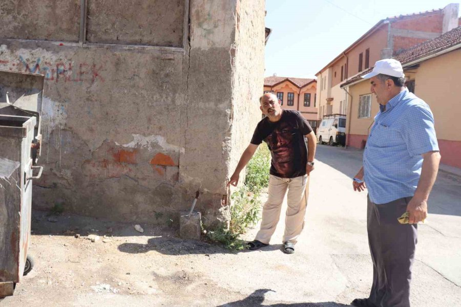 Yıllardır Akan Çeşmenin Kapatılmasına Tepki