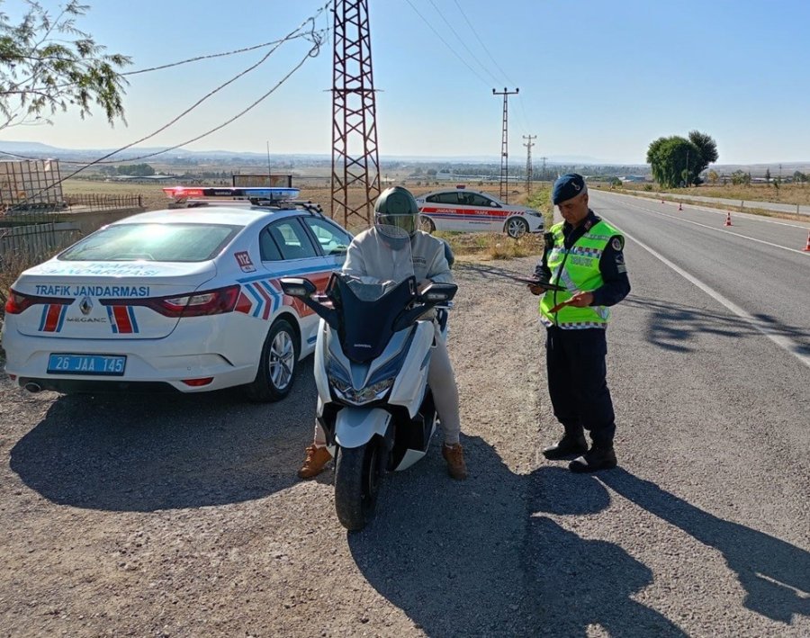 Trafik Kurallarına Riayet Etmeyen 765 Sürücüye 985 Bin 532 Tl Ceza