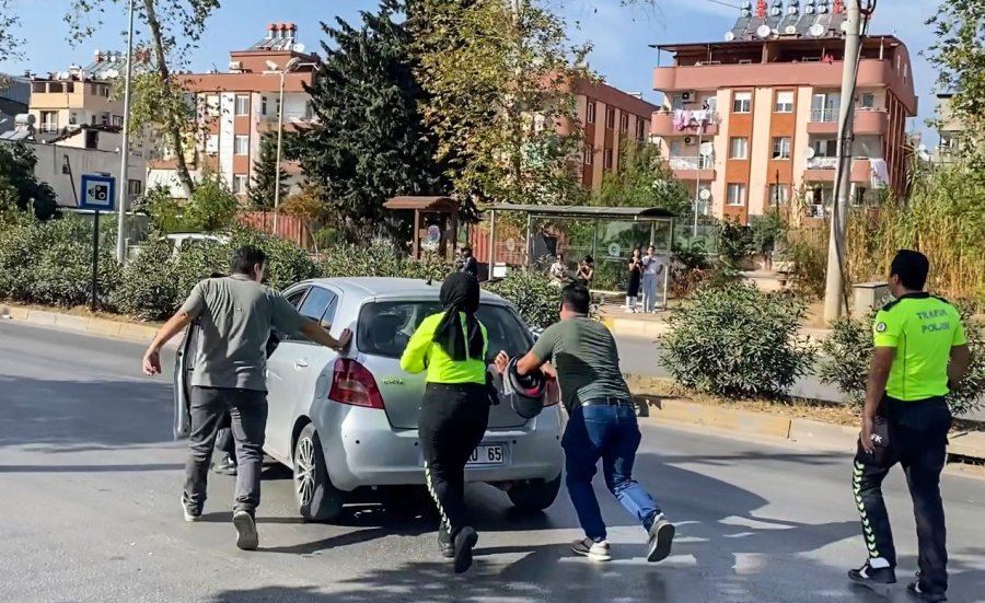 Feci Kazada Ölümden Dönen Gence, Kadın Akrabasından Sevinç Öpücüğü