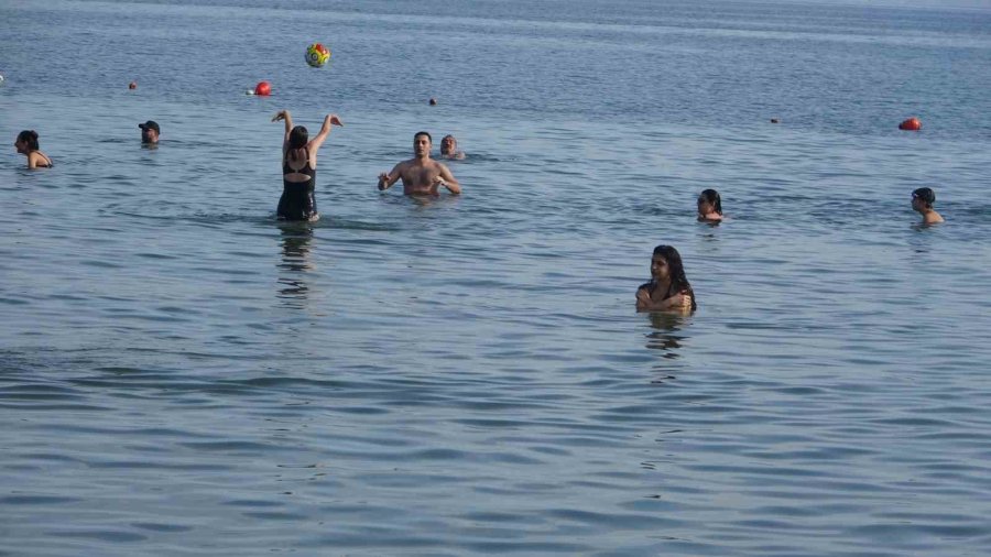 Antalya’da Ekim Sonunda Deniz Keyfi