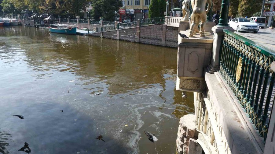 Porsuk Çayı’ndaki Pislikler Vatandaşın Tepkisine Neden Oldu