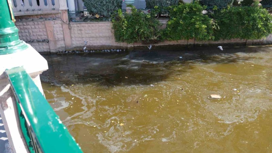 Porsuk Çayı’ndaki Pislikler Vatandaşın Tepkisine Neden Oldu