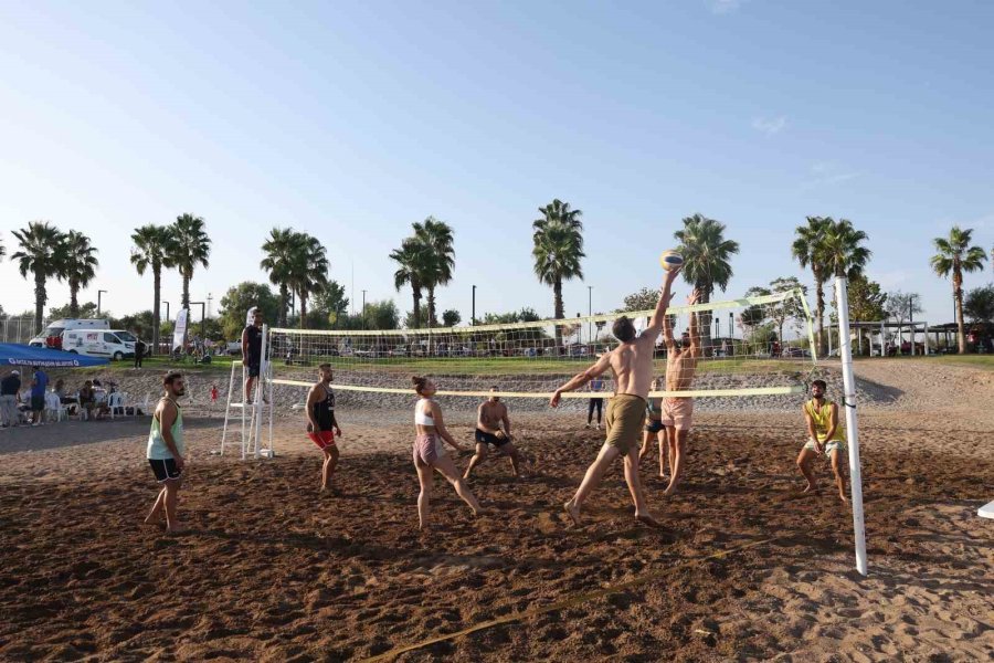 Antalya’da, Cumhuriyet’in 100. Yıl Coşkusu Plaj Voleybolu Turnuvasıyla Başladı