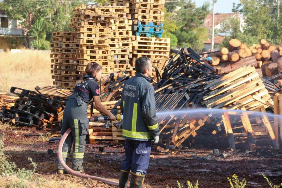 Palet Üretim Tesisindeki Yangında 70 Bin Tl Zarar Oluştu