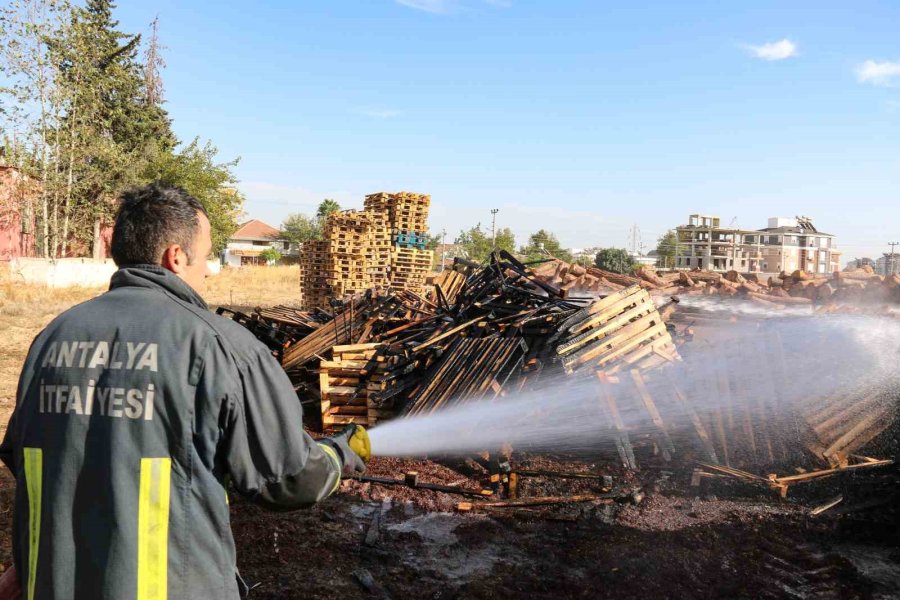 Palet Üretim Tesisindeki Yangında 70 Bin Tl Zarar Oluştu