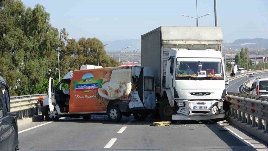 Manavgat’ta Zincirleme Kaza Ucuz Atlatıldı