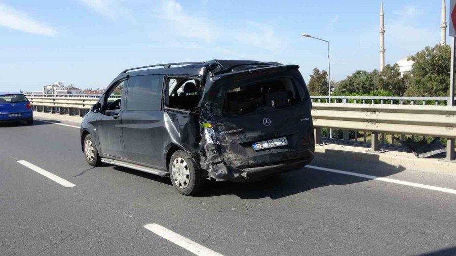 Manavgat’ta Zincirleme Kaza Ucuz Atlatıldı