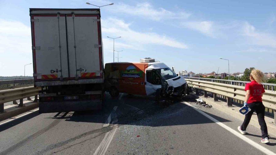 Manavgat’ta Zincirleme Kaza Ucuz Atlatıldı