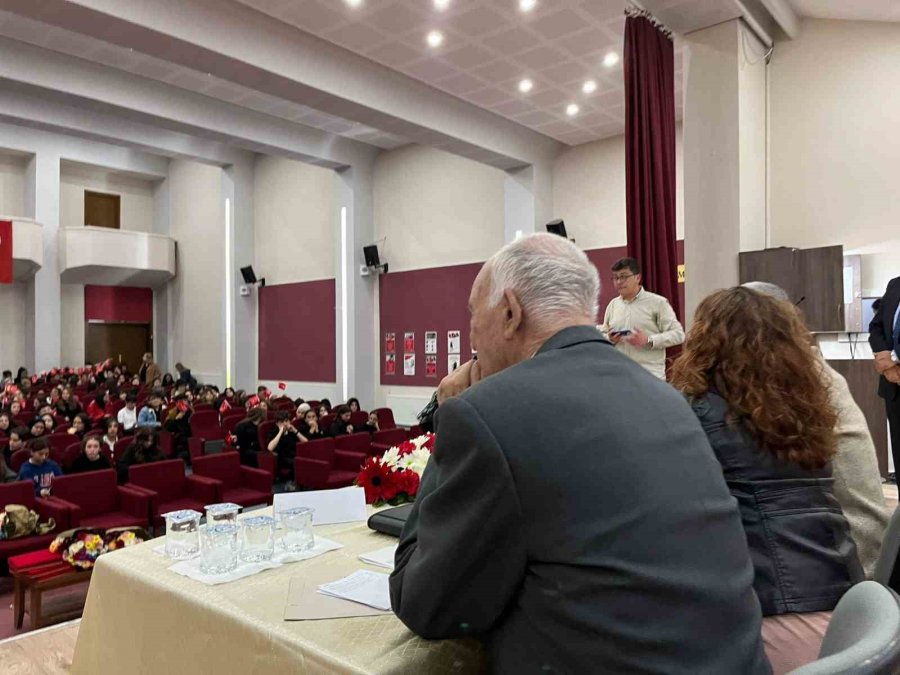 Emekli Öğrenmenler Cumhuriyetin İlk Yıllarını Anlattı