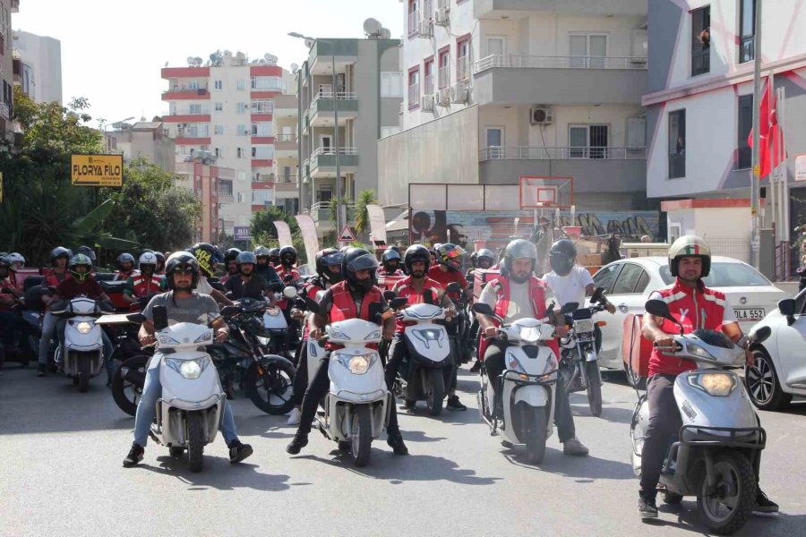 Mersin’de Kuryeler Ölen Arkadaşları İçin Konvoy Yaptı