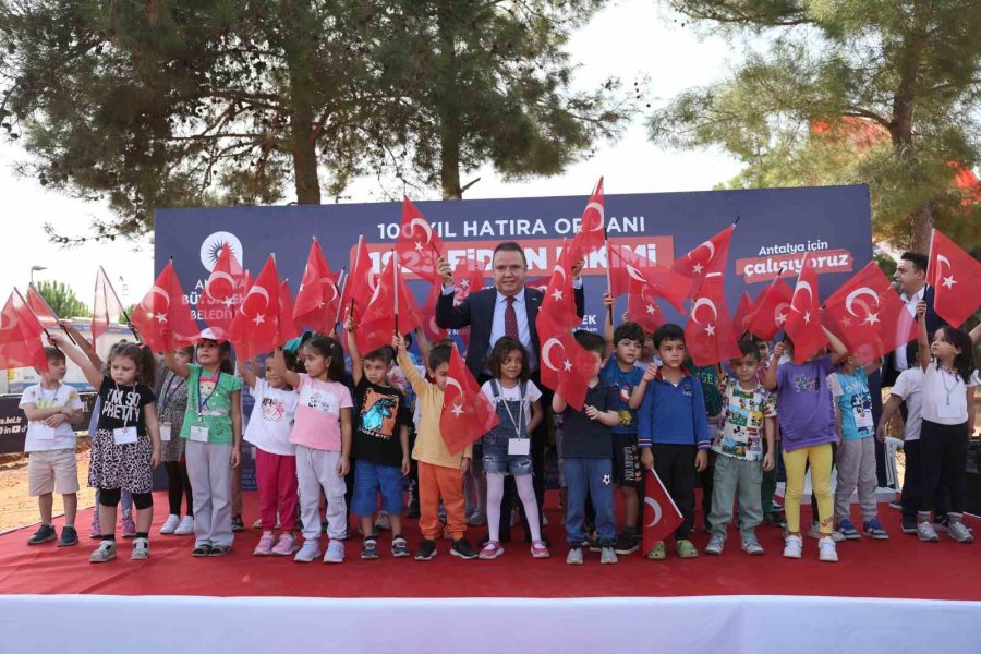 Büyükşehir Belediyesi, Cumhuriyet’in 100’üncü Yılında 1923 Fidanı Toprakla Buluşturdu