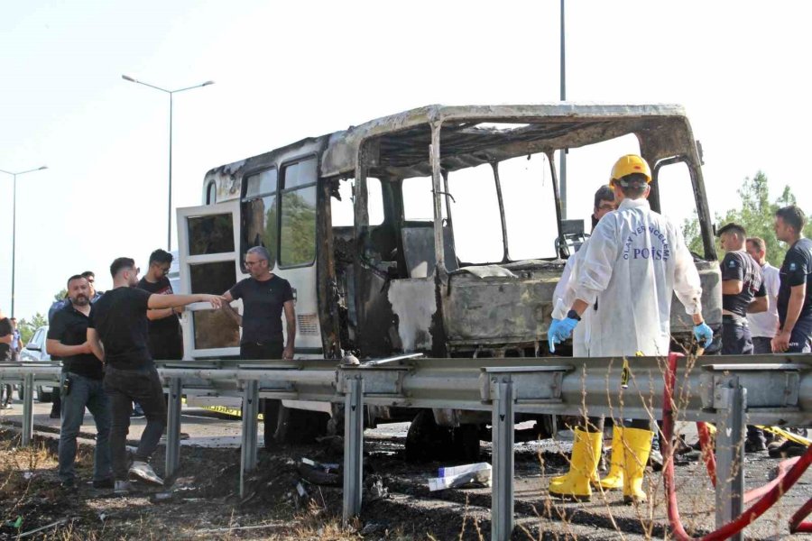 Antalya’da Karavana Çevrilen Midibüste Feci Ölüm