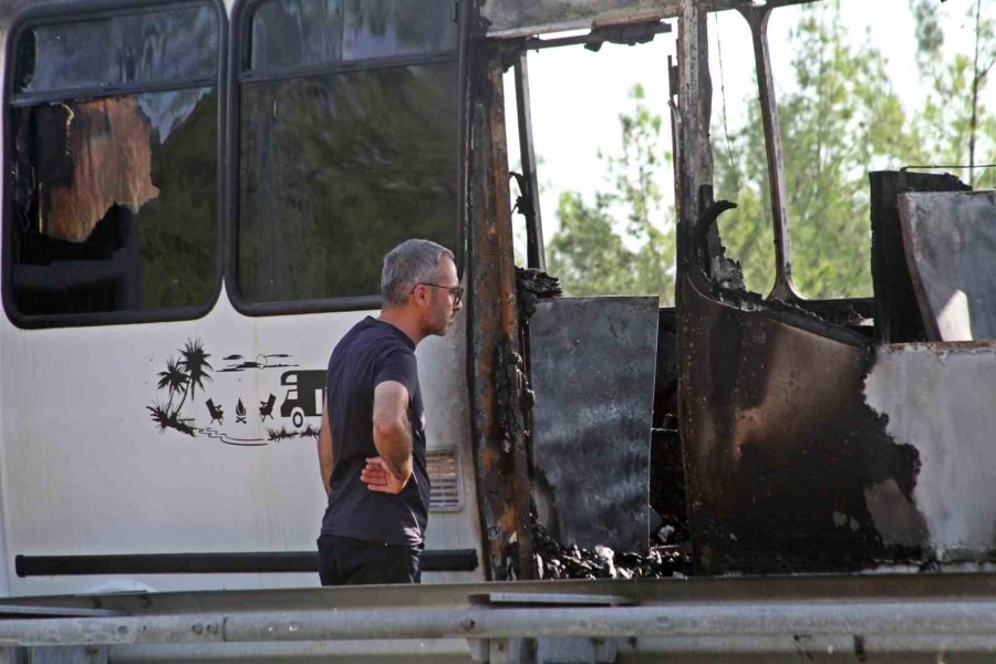 Antalya’da Karavana Çevrilen Midibüste Feci Ölüm