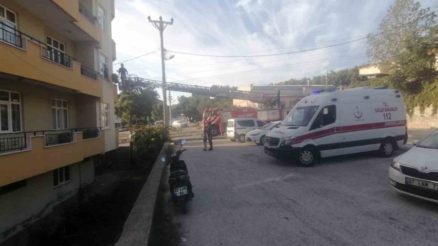 Bir Kadının ’eşime Ve Oğluma Ulaşamıyorum’ İhbarı Polisi Alarma Geçirdi