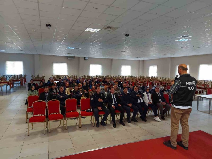 Narkotik Polisinden ‘narko Rehber’ Eğitim Faaliyeti