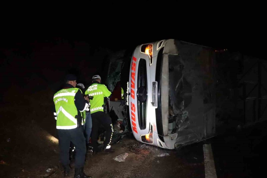 Kayseri’de Yolcu Otobüsü Devrildi: Çok Sayıda Yaralı Var