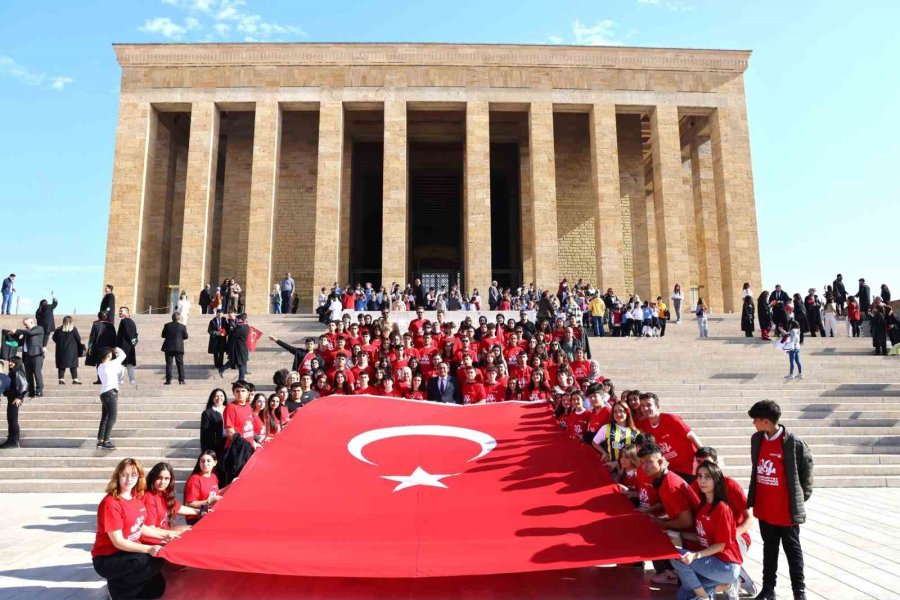 Toroslar’ın Gençleri Anıtkabir’i Ziyaret Etti