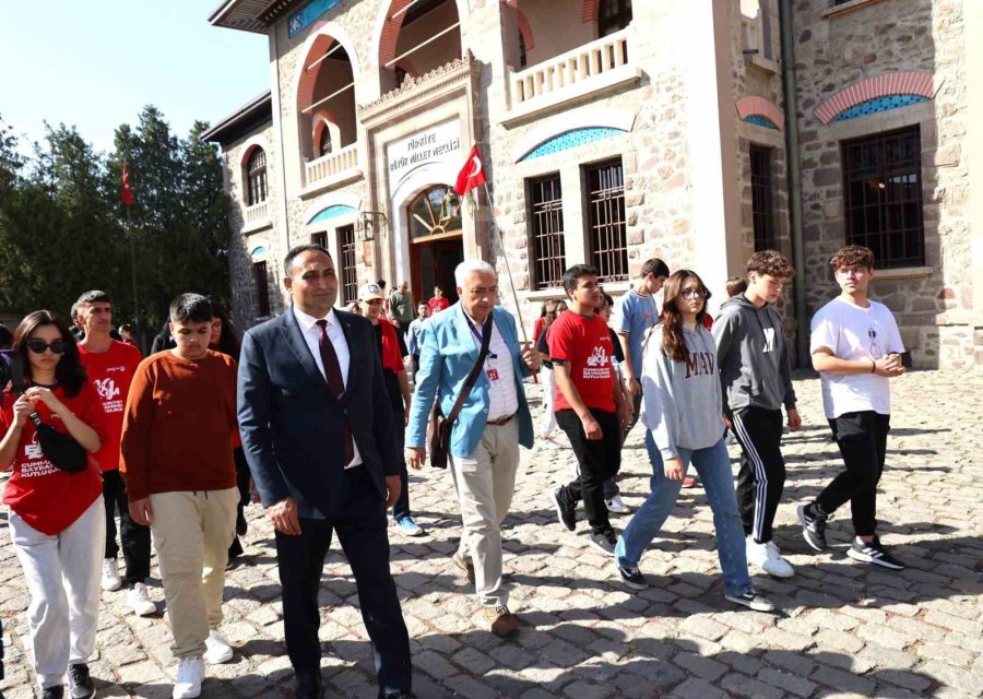 Toroslar’ın Gençleri Anıtkabir’i Ziyaret Etti