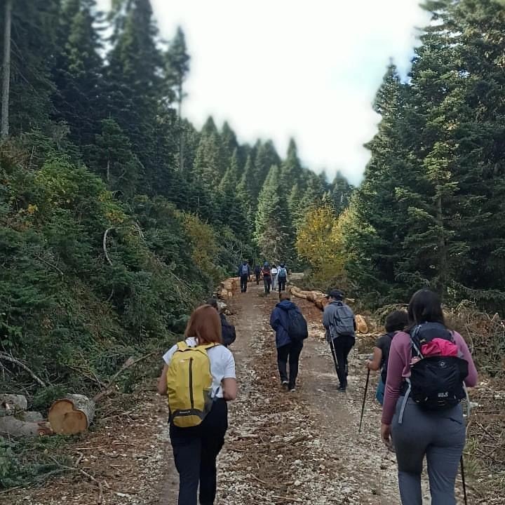 Sonbahar Renkleri Eşliğinde 14 Kilometre Yürüdüler