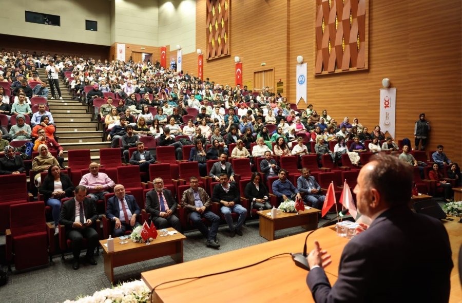 Tarihçi, Araştırmacı Yazar Prof. Dr. Gündüz, Kayü’de Konferans Verdi