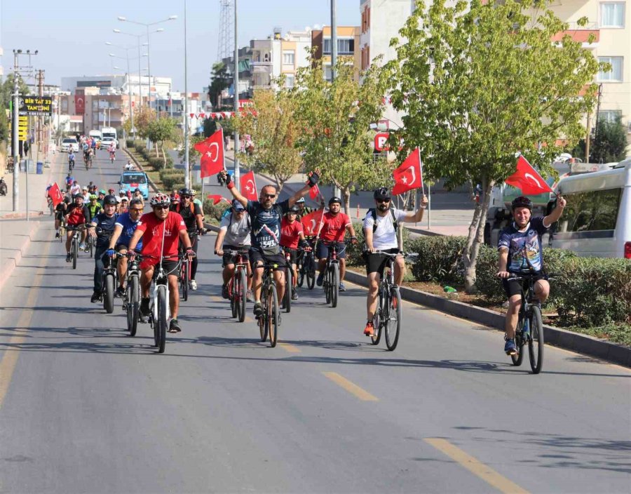 Toroslar’da 100. Yılda 100 Öğretmen İle 29 Kilometrelik Bisiklet Turu