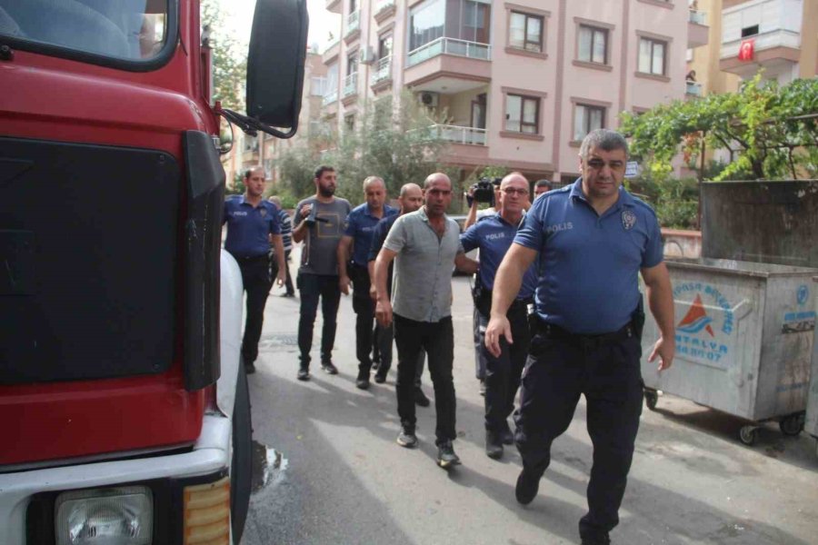 İcra Memurunu Karşısında Gören Kiracı, Tahliyeyi Benzin Bidonuyla Engellemeye Çalıştı