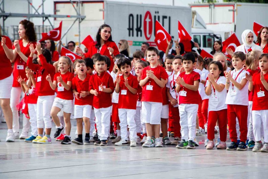 Antalyalı Miniklerden Cumhuriyet’in 100’üncü Yılına Özel Koreografi