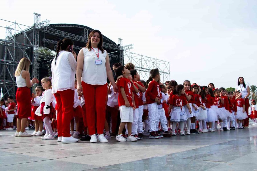 Antalyalı Miniklerden Cumhuriyet’in 100’üncü Yılına Özel Koreografi