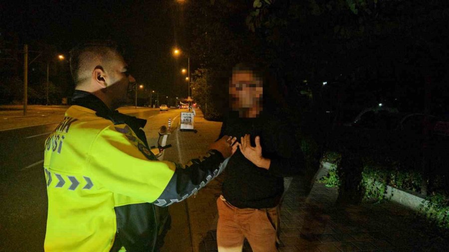 Trafik Polislerine Alkollü Yakalandı, Ceza Yazılmak İstenilince Avukatını Çağırdı