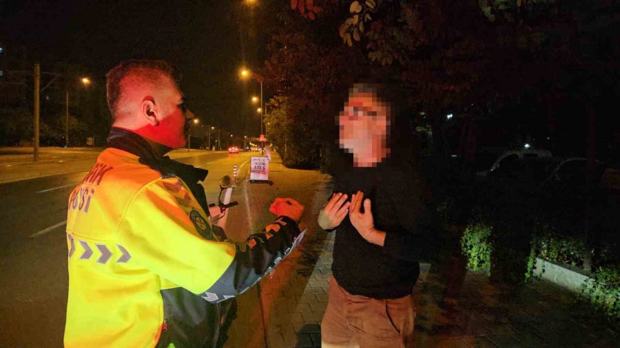 Trafik Polislerine Alkollü Yakalandı, Ceza Yazılmak İstenilince Avukatını Çağırdı