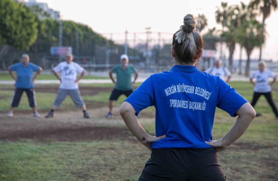 Mersin’de Güneşin Doğuşu Eşliğinde Sabah Sporu