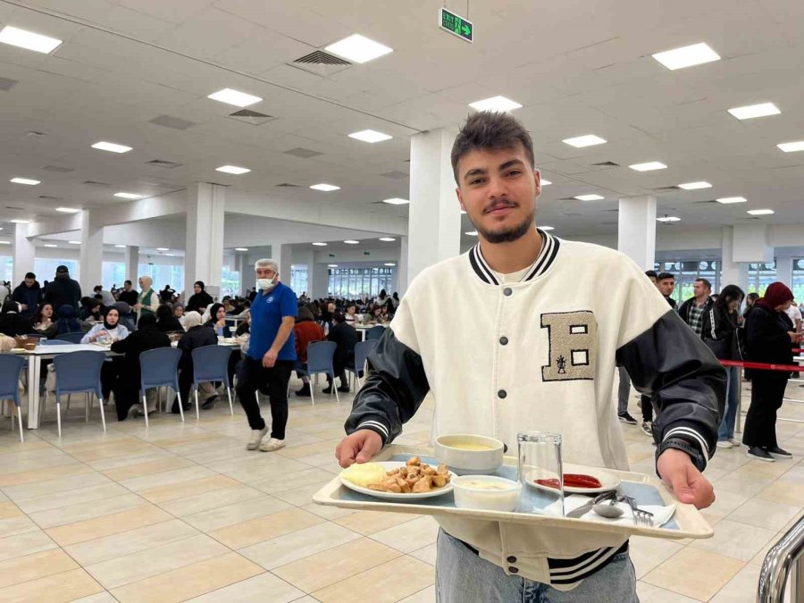 Cumhuriyet’in 100’üncü Yılında Öğrencilere Ücretsiz Yemek Etkinliği