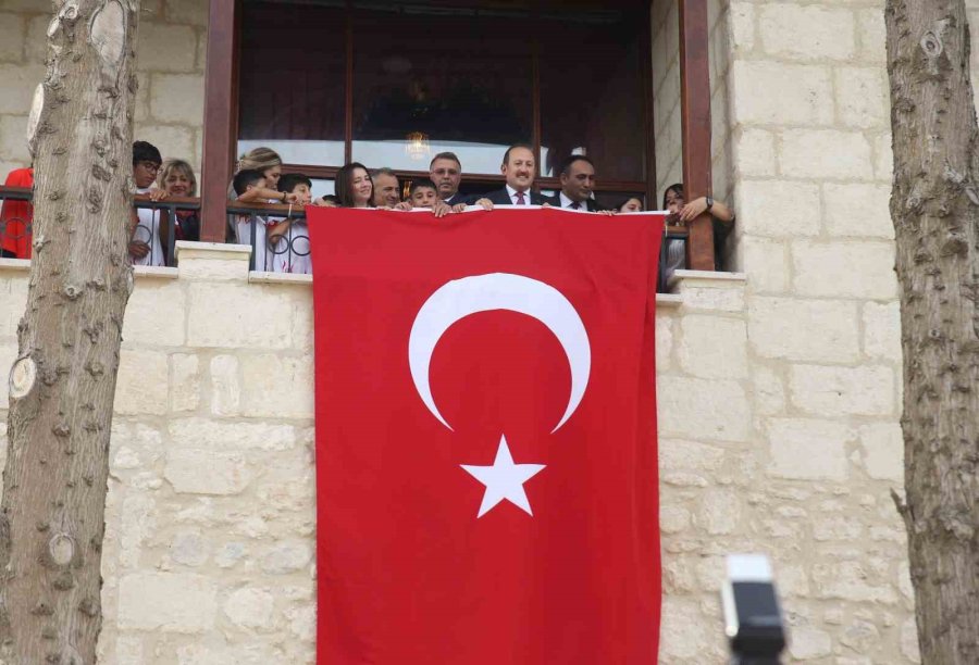 Cumhuriyetin 100. Yılında Yörük Çadırlarına Türk Bayrakları Ve Meşalelerle Yürüyüş Yapıldı