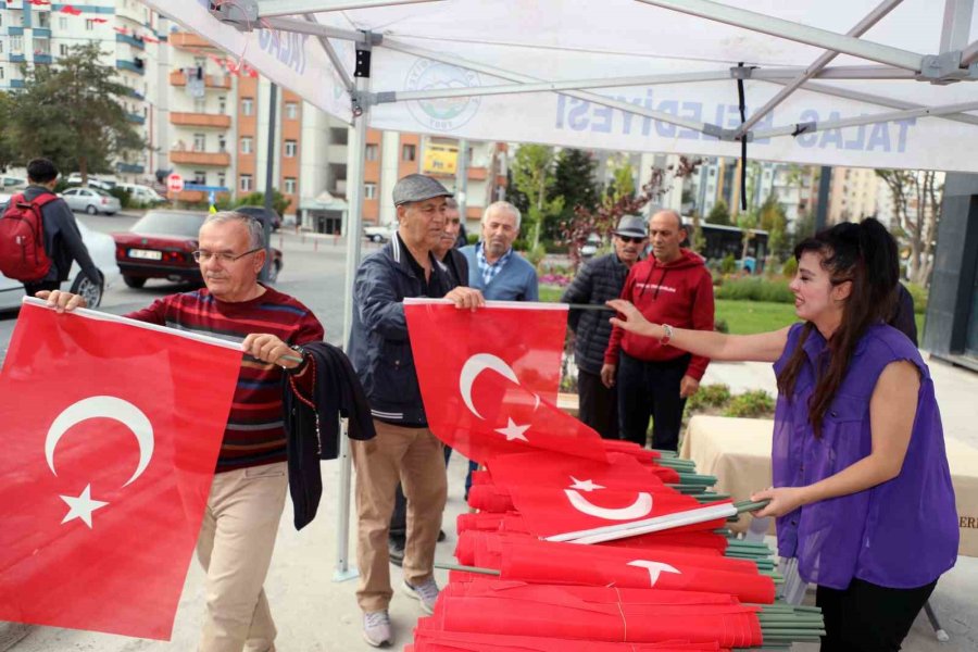 Talas’ta Yer Gök Kırmızı Beyaz