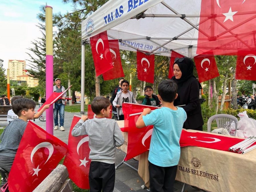 Talas’ta Yer Gök Kırmızı Beyaz