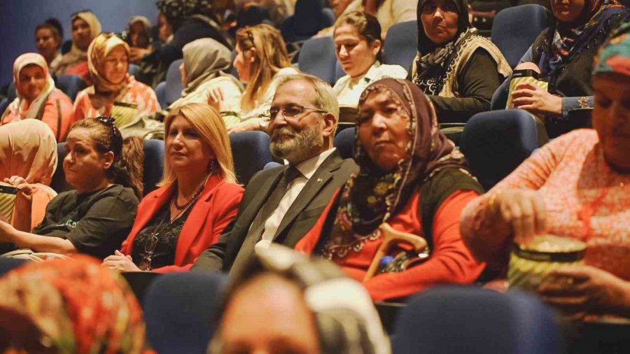 Başkan Bozdoğan ’zübeyde, Anlar Ve Oğullar’ Filmini Kadınlarla Birlikte İzledi