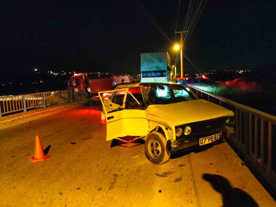 Antalya’da İtfaiye Aracı İle Otomobil Çarpıştı: 2 Yaralı