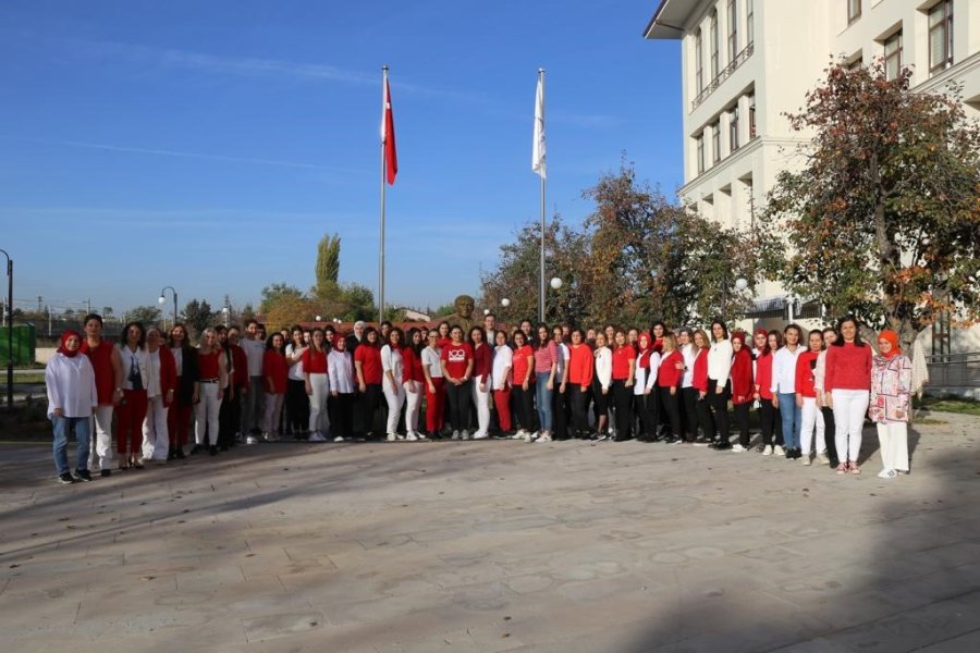 Tapu Ve Kadastro Çalışanı Kadınlardan 100. Yıl Heyecanı