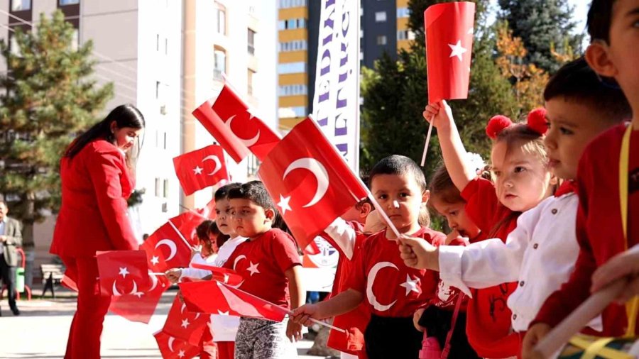 Melikgazi’nin ‘cumhuriyet Treni’ Çocuklar İçin Kalktı