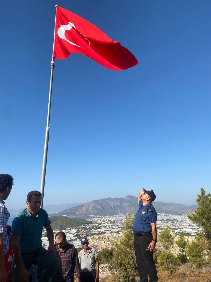 Kaledeki Türk Bayrağı Yenilendi