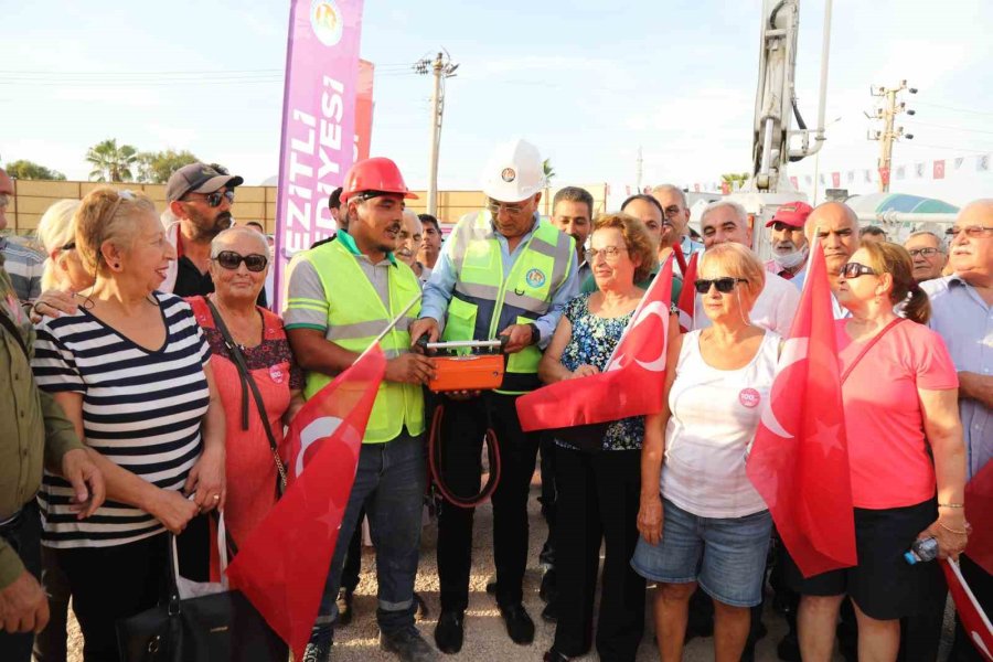 Mezitli’de Kapalı Yüzme Havuzunun Temeli Atıldı