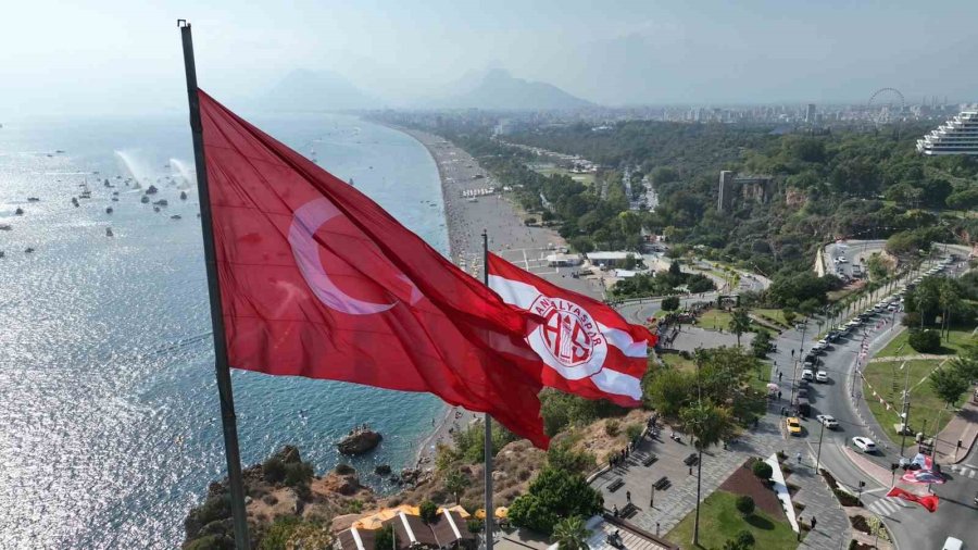 Antalya’da 100’üncü Yıla Özel Deniz Korteji