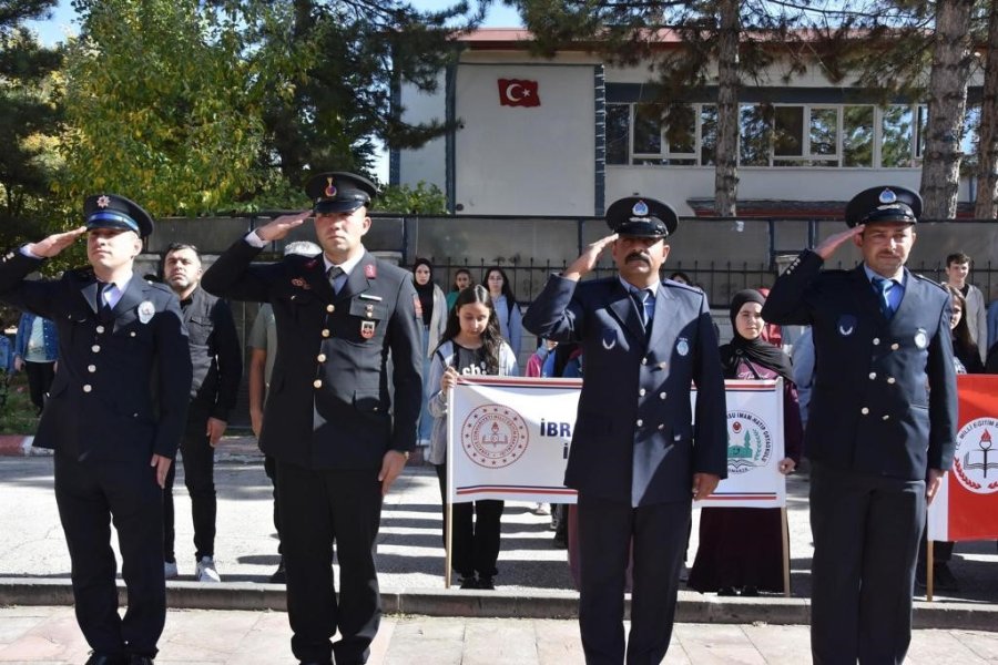 Tomarza’da Cumhuriyet Bayramı Kutlamaları Başladı