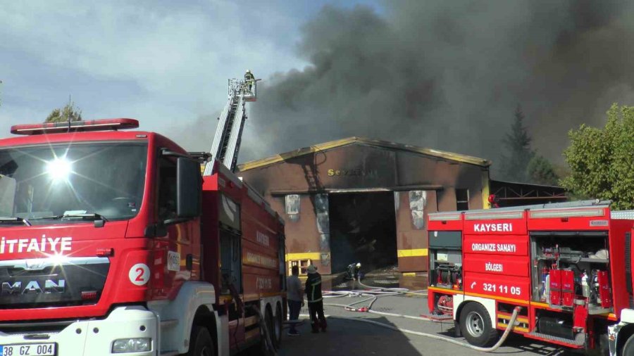 Kayseri’deki Fabrika Yangını 2 Saatte Kontrol Altına Alındı