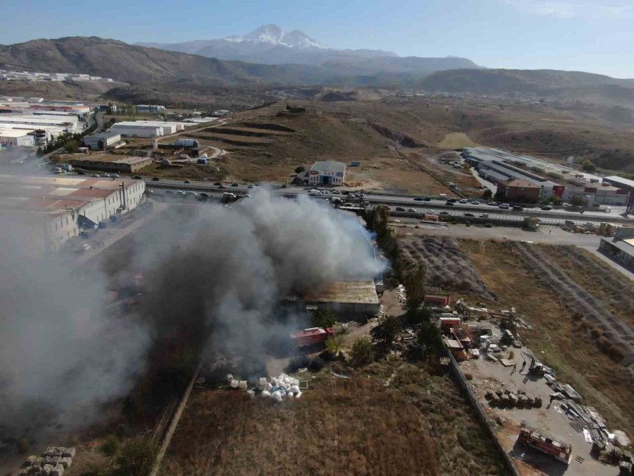 Kayseri’deki Fabrika Yangını 2 Saatte Kontrol Altına Alındı