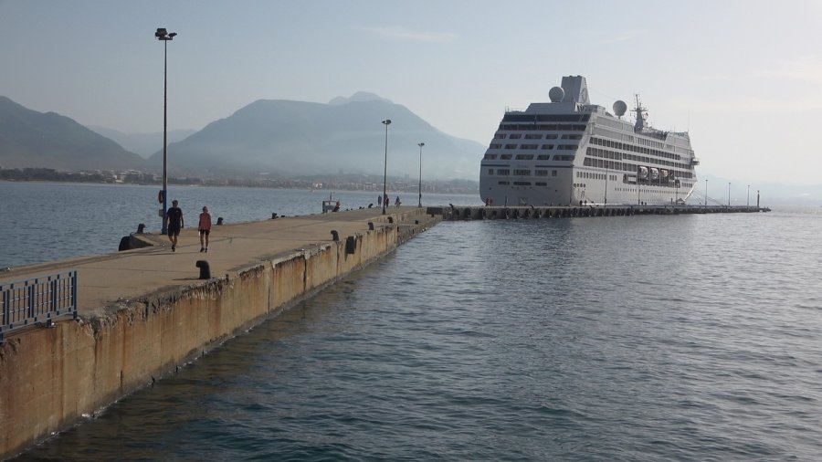 Abd’li 651 Yolcu Ve 392 Personel Taşıyan Kruvaziyer Alanya Limanı’na Demirledi